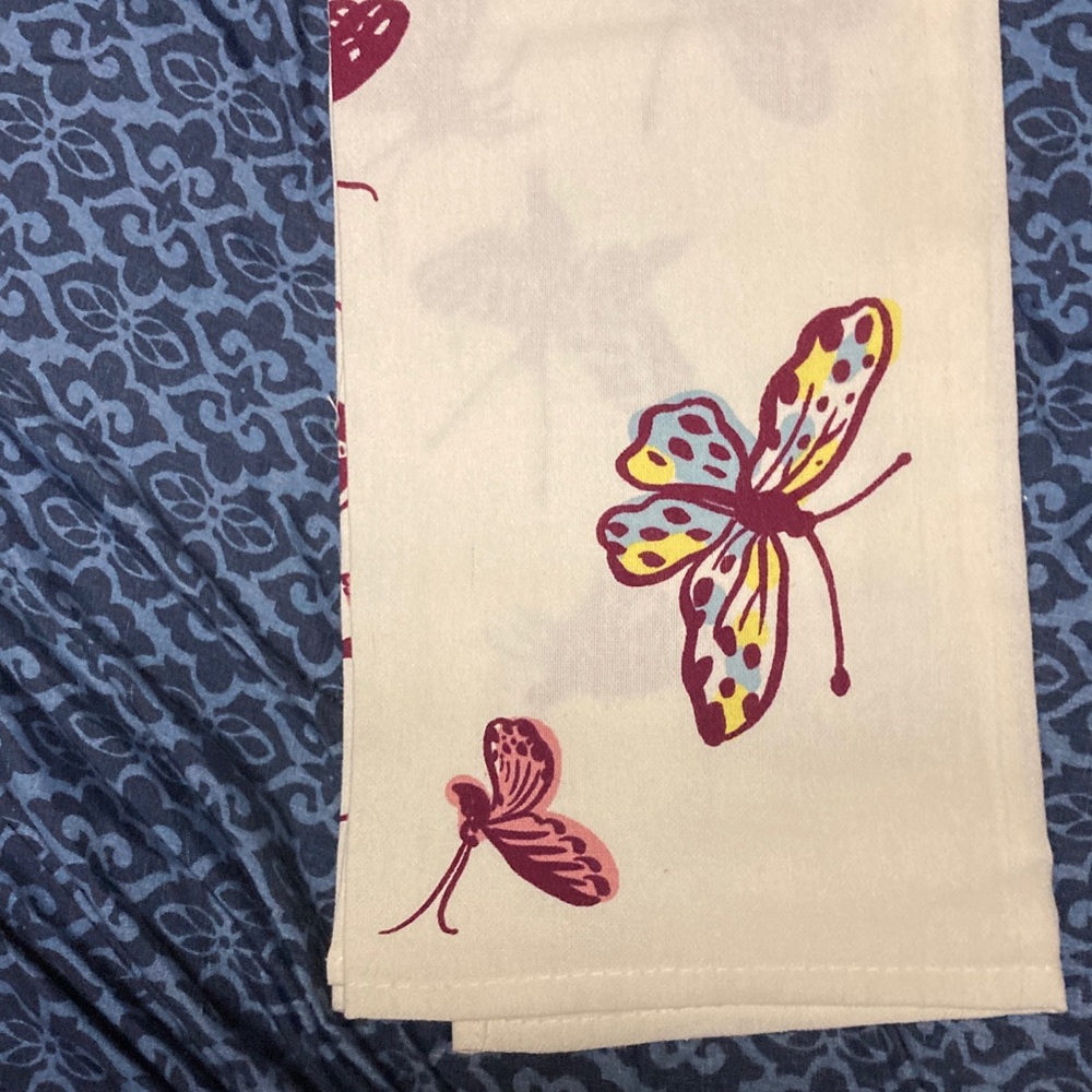 Blue Q Cream and Red Dish Towel with Whimsical Design - Picture 4 of 5